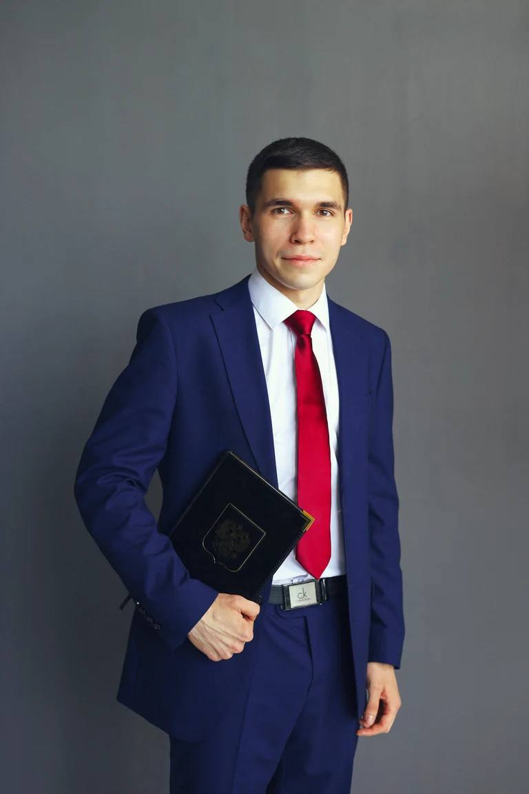 Руслан Ганеев — специалист по разблокировке банковских карт и счетов по 115-ФЗ и 161-ФЗ